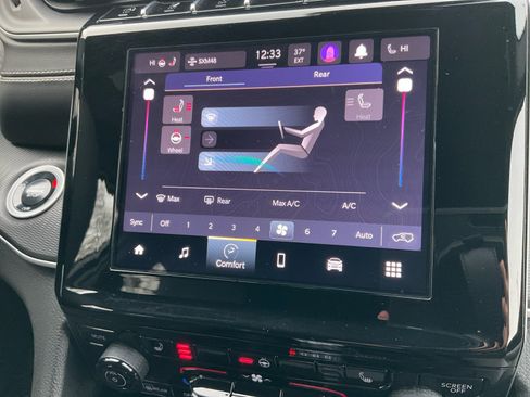 Used 2024 Jeep Grand Cherokee L Altitude image 24