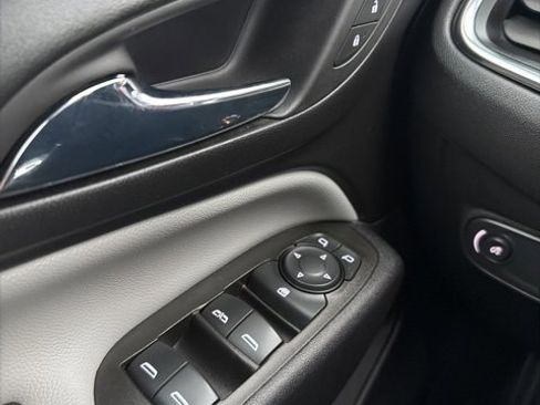 Used 2024 Chevrolet Equinox LS w/ LS Convenience Package image 17