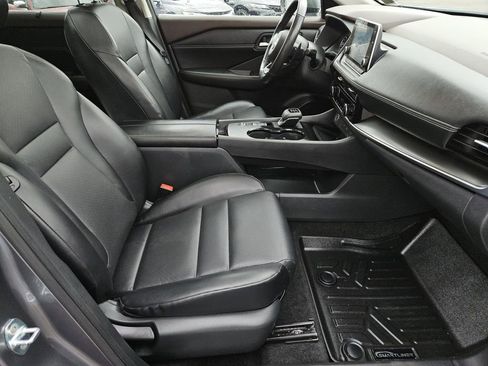 Used 2023 Nissan Rogue SV w/ SV Premium Package image 29