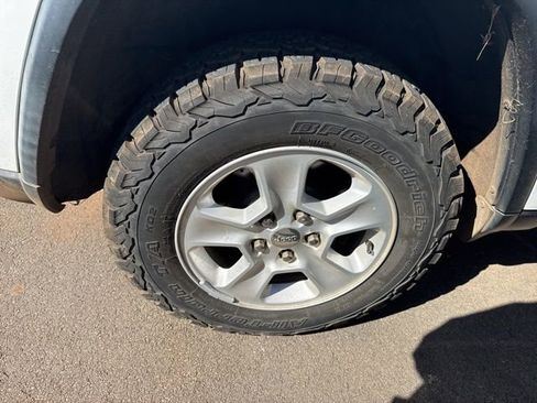 Used 2017 Jeep Grand Cherokee Laredo w/ Quick Order Package 23E image 20