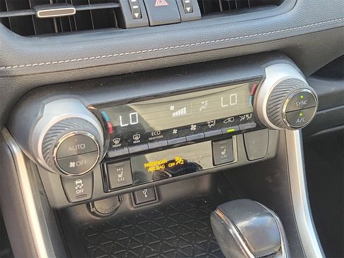 Used 2021 Toyota RAV4 XLE Premium image 28
