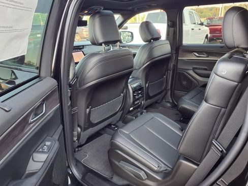 New 2025 Jeep Grand Cherokee L Limited w/ Luxury Tech Group II image 19