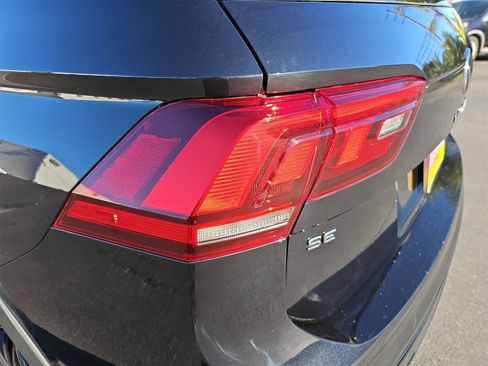 Certified 2022 Volkswagen Tiguan SE R-Line image 38