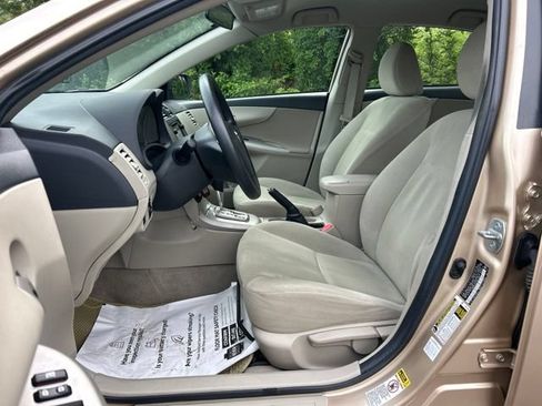 Used 2013 Toyota Corolla LE FWD image 10