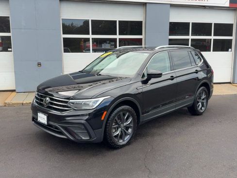 Used 2022 Volkswagen Tiguan SE AWD/4WD image 2