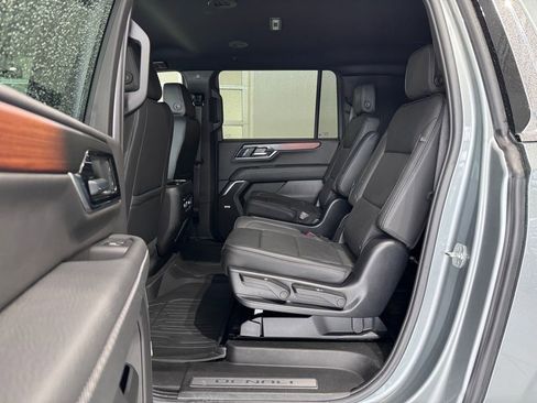 Certified 2025 GMC Yukon XL Denali w/ LPO, Floor Liner Package AWD/4WD image 13