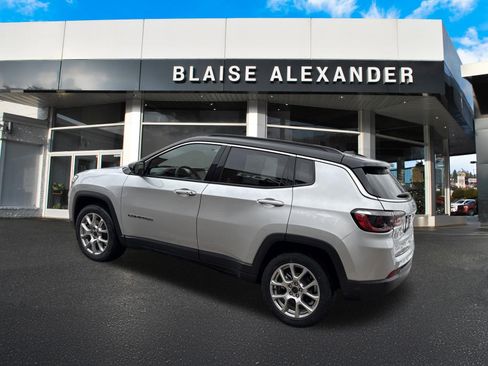 Used 2025 Jeep Compass Limited AWD/4WD image 6