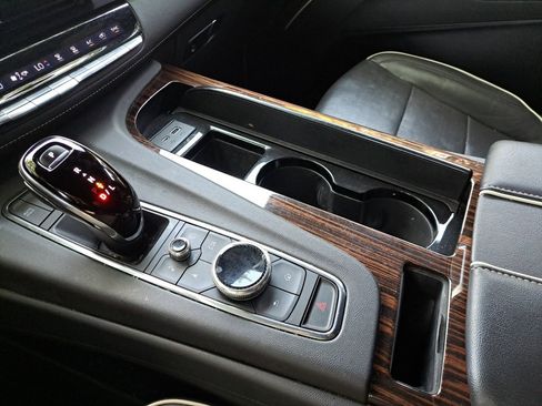 Used 2021 Cadillac Escalade ESV Premium Luxury AWD/4WD image 26