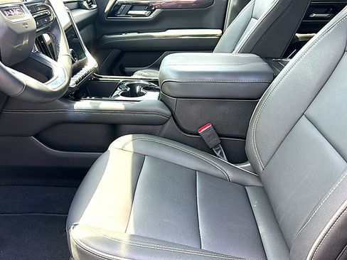 New 2026 GMC Yukon XL Elevation AWD/4WD image 10