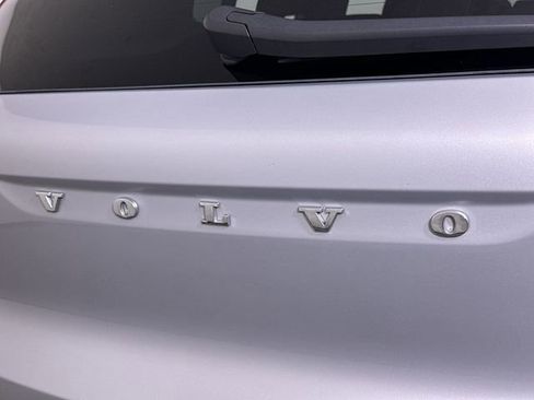 Used 2023 Volvo XC40 B5 Core image 90