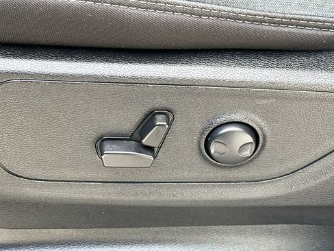 Used 2025 RAM 1500 Big Horn AWD/4WD image 40
