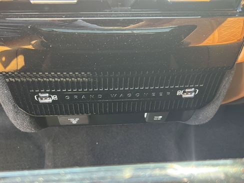 Used 2023 Jeep Grand Wagoneer Series III AWD/4WD image 20