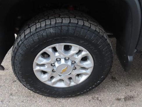 Used 2024 Chevrolet Silverado 2500 LT image 16
