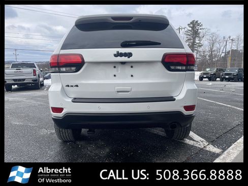 Used 2020 Jeep Grand Cherokee Laredo image 4