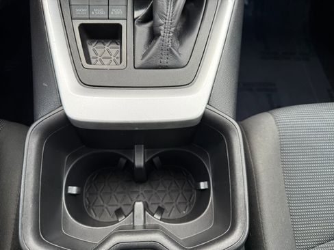 Used 2022 Toyota RAV4 LE image 20