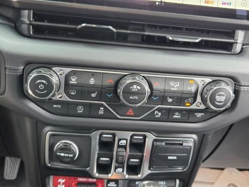 New 2026 Jeep Wrangler Unlimited Rubicon AWD/4WD image 17