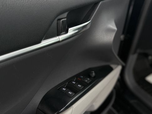 Used 2020 Toyota Camry SE image 14