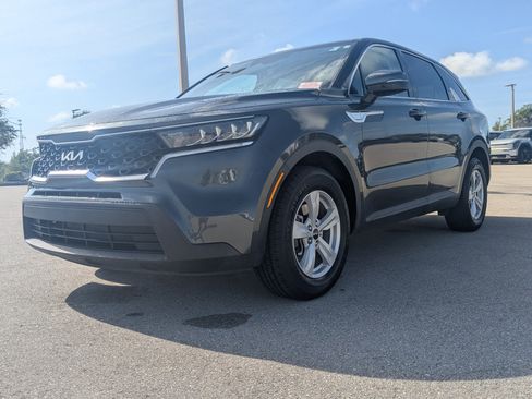 Certified 2023 Kia Sorento LX image 9