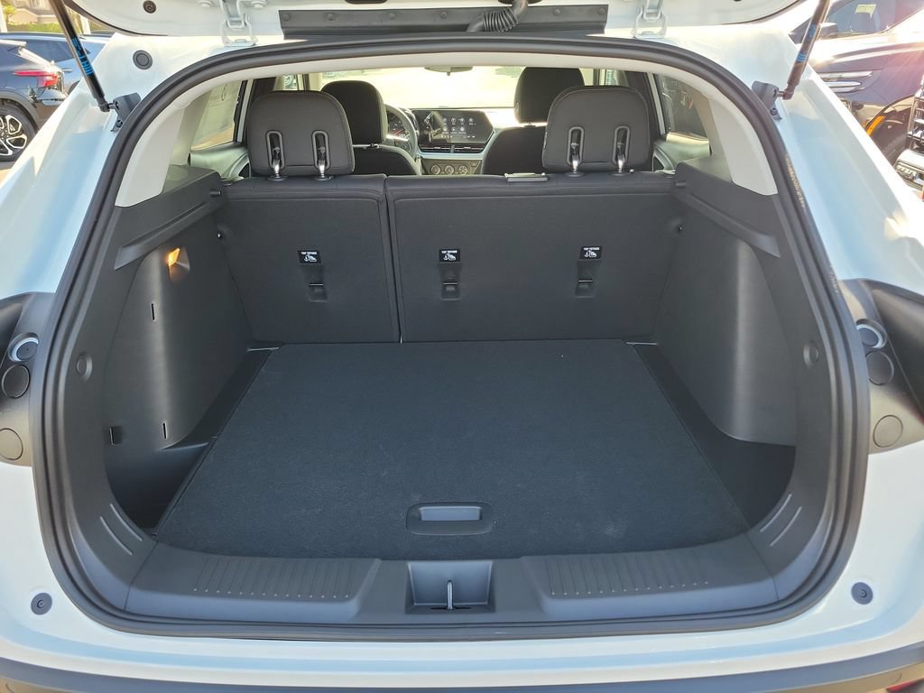 New 2026 Chevrolet Trax LS w/ LS Convenience Package FWD image 18