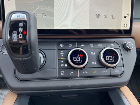 New 2026 Land Rover Defender 110 X-Dynamic SE image 18