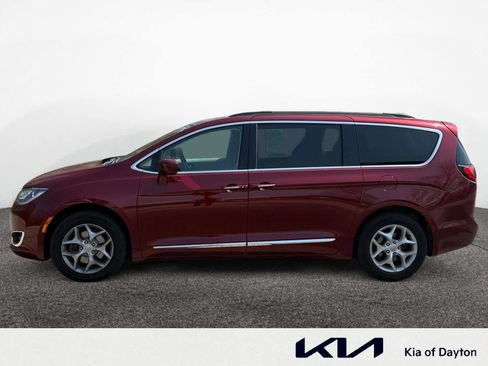 Used 2017 Chrysler Pacifica Touring-L w/ Tire & Wheel Group image 2