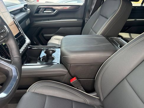 Used 2026 GMC Yukon Elevation w/ Elevation Premium Package AWD/4WD image 18
