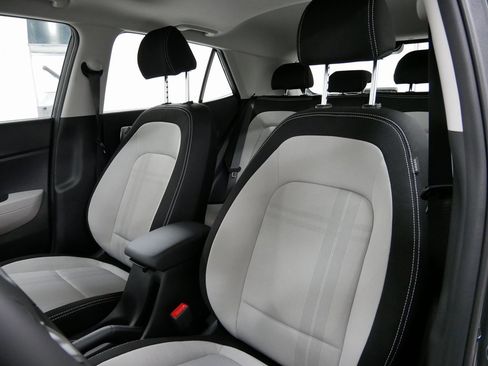 Used 2025 Hyundai Venue SEL image 15