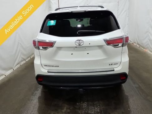 Used 2016 Toyota Highlander LE AWD/4WD image 4