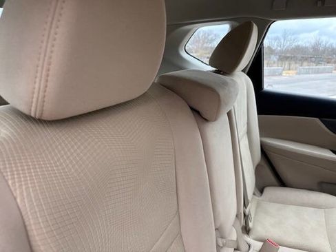 Used 2014 Nissan Rogue S FWD image 14