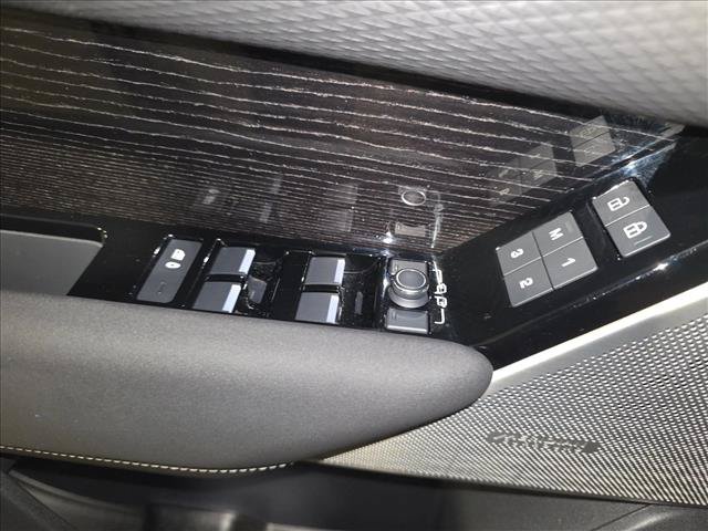Used 2022 Land Rover Range Rover Velar S AWD/4WD image 28