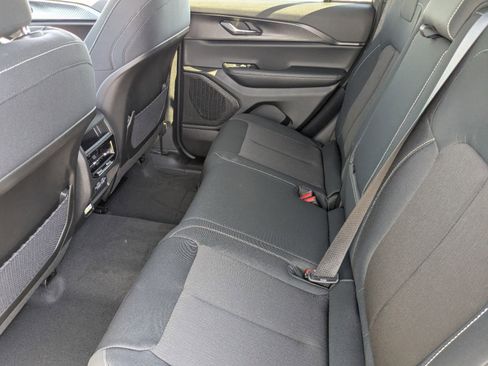 Used 2025 Jeep Grand Cherokee Laredo X w/ Luxury Tech Group I image 15