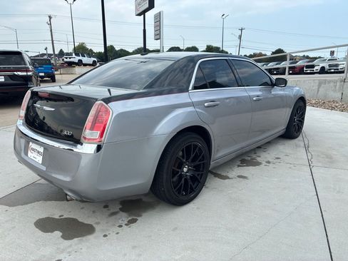 Used 2014 Chrysler 300 RWD image 6