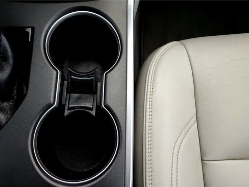 Used 2016 Toyota Camry XLE image 33