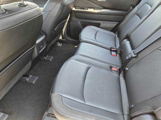 Used 2024 Nissan Pathfinder SL FWD image 29