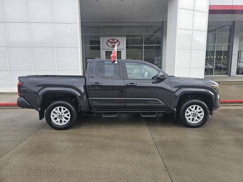 Certified 2025 Toyota Tacoma SR5 image 3