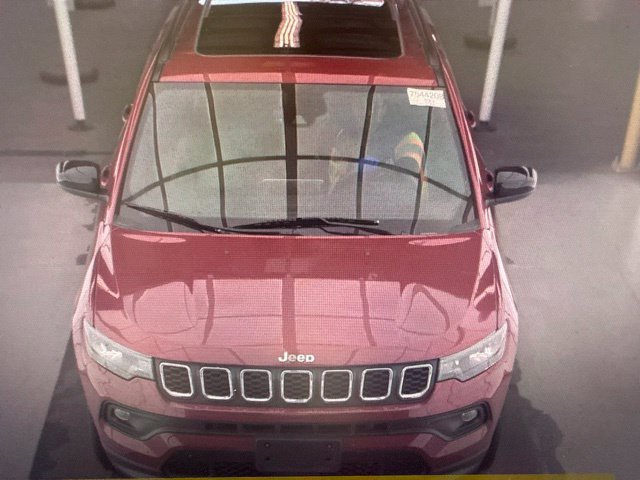 Used 2025 Jeep Compass Latitude w/ Sun & Sound Group AWD/4WD image 2