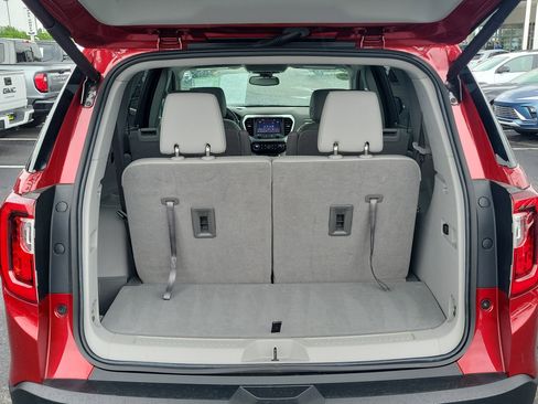 Used 2023 GMC Acadia SLT w/ Preferred Package FWD image 8
