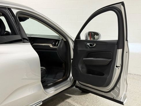 Used 2018 Volvo XC60 T8 Inscription w/ Luxury Seat Package image 41