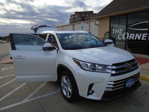 Used 2019 Toyota Highlander FWD V6 image 17