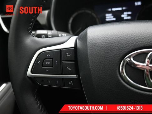Used 2024 Toyota Highlander XLE image 20