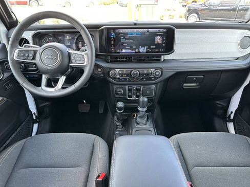 Used 2025 Jeep Wrangler Unlimited Sahara AWD/4WD image 10