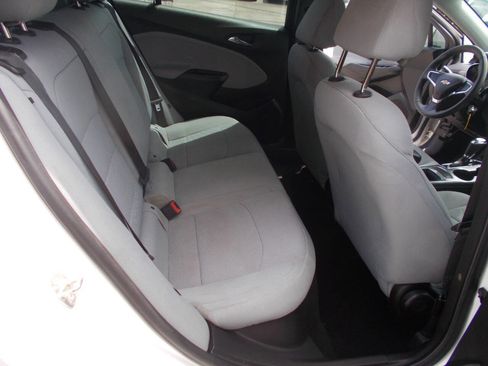 Used 2019 Chevrolet Cruze LS FWD image 8