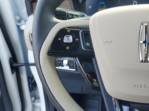 New 2026 Lincoln Corsair Reserve image 17