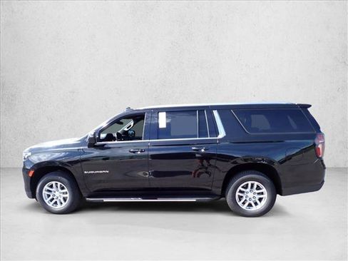 Used 2021 Chevrolet Suburban LT AWD/4WD image 2