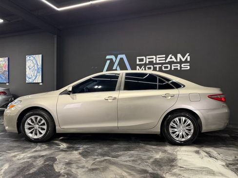Used 2017 Toyota Camry LE FWD image 8