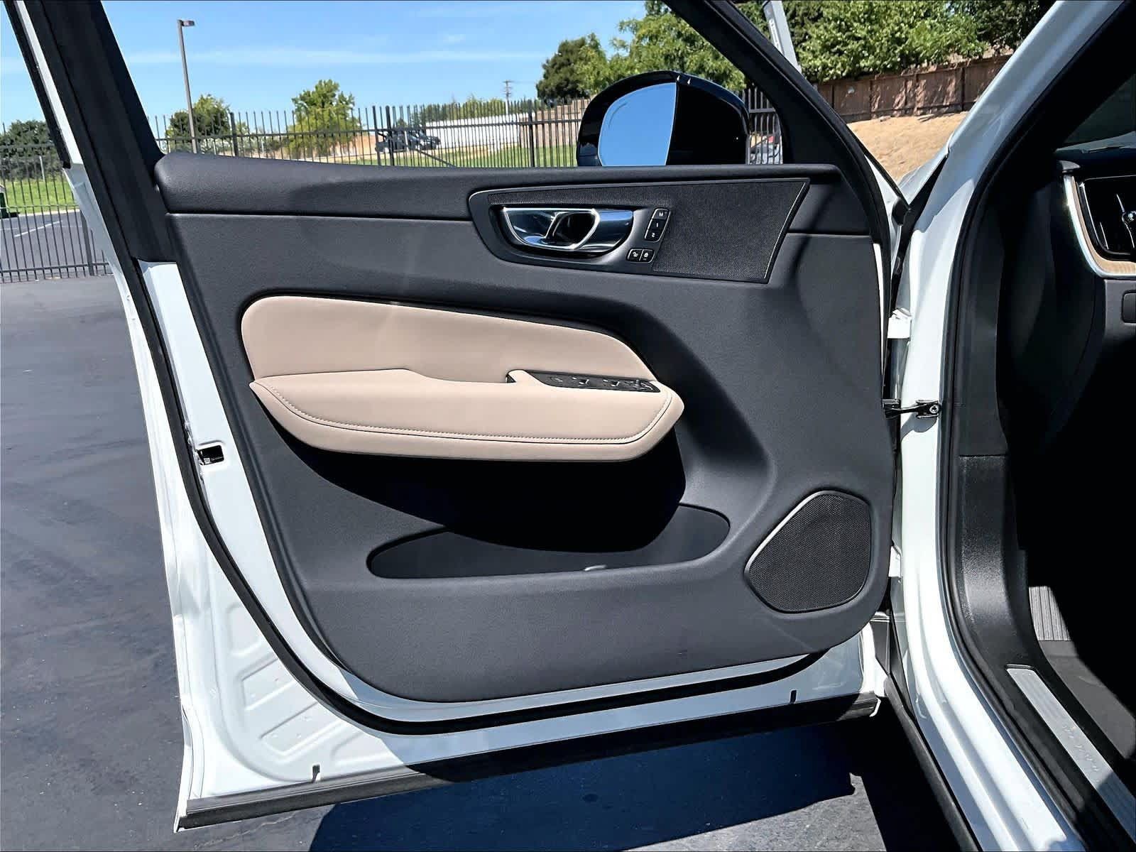 Used 2026 Volvo XC60 T8 Plus w/ Protection Package Premier AWD/4WD image 26