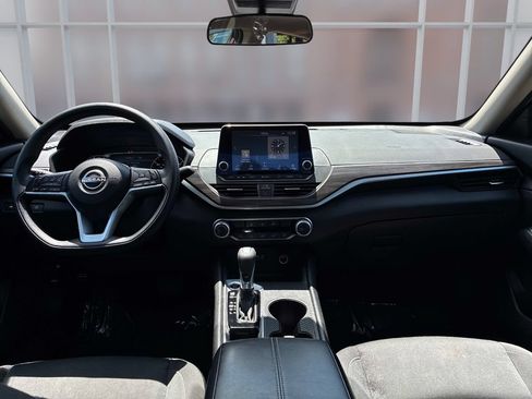 Used 2025 Nissan Altima 2.5 SV FWD image 23