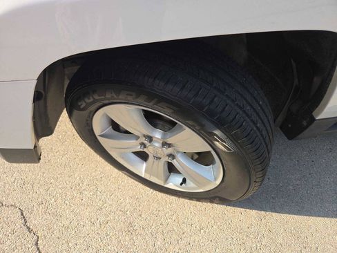 Used 2016 Jeep Patriot Latitude FWD image 9