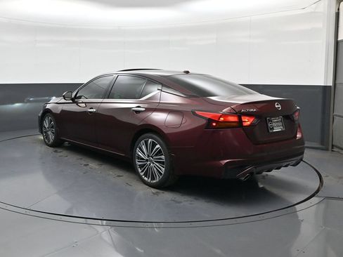 Used 2024 Nissan Altima 2.5 SL FWD image 7