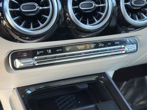 Used 2025 Mercedes-Benz GLA 250 image 11